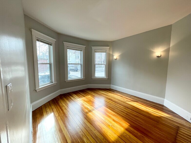 Building Photo - 5 Saint Margaret St