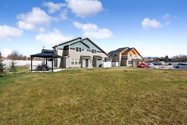 Building Photo - 7746 Emerald St