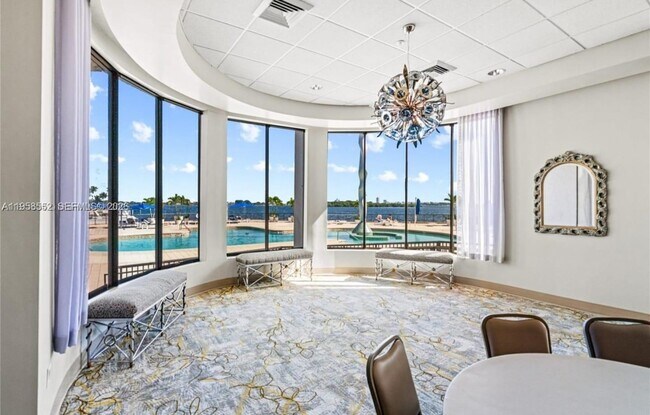 Building Photo - 1800 NE 114th St