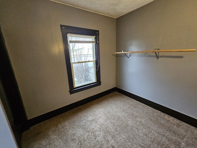 Building Photo - 12512 Revere Ave