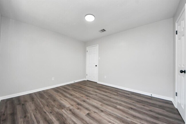 Building Photo - 10602 Raydell Dr