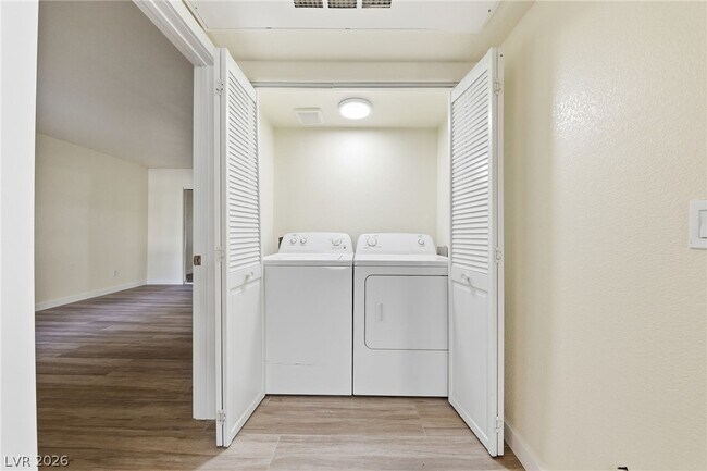 Building Photo - 9325 W Desert Inn Rd