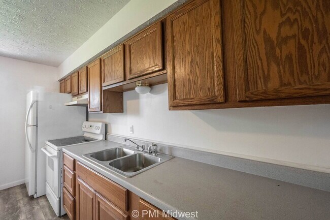 Building Photo - "Charming 2-Bedroom Retreat in Fountaintown!"