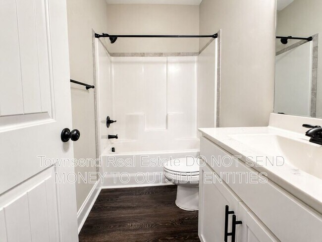 Building Photo - 621 Blawell Cir