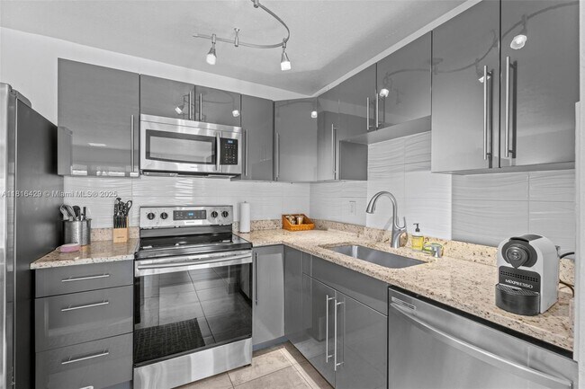 Building Photo - 3725 S Olive Ave