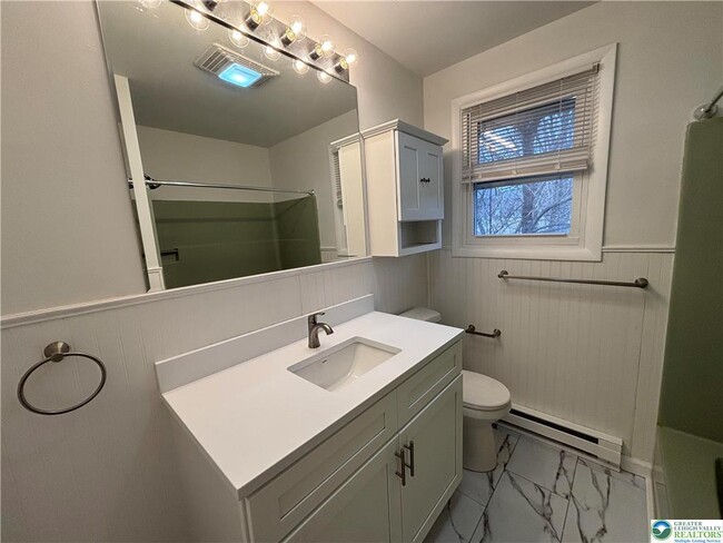 Building Photo - 616 Banks St