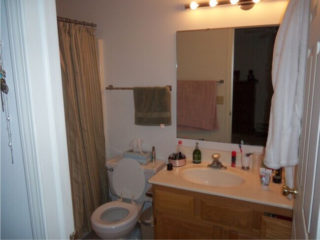 Building Photo - Affordable Stoughton 2-Bedroom Apartment with FREE Heat