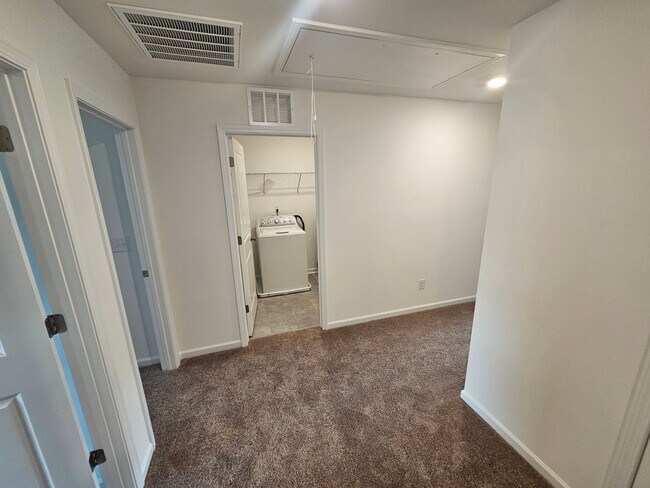 Building Photo - Beautiful Townhome in Concord! Great schools!