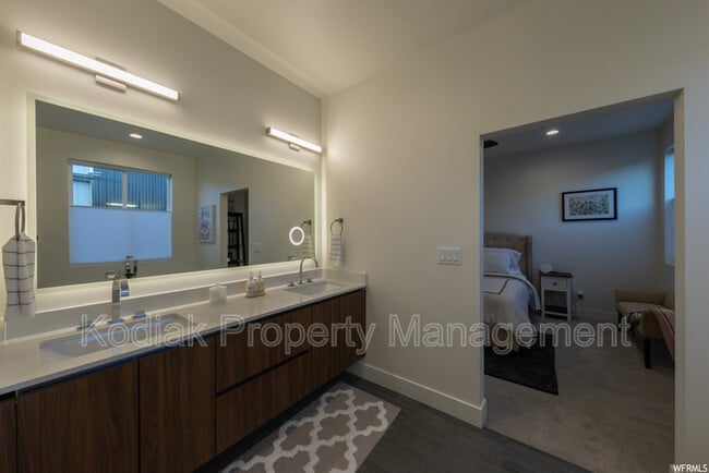 Building Photo - 1541 E Talo Ct