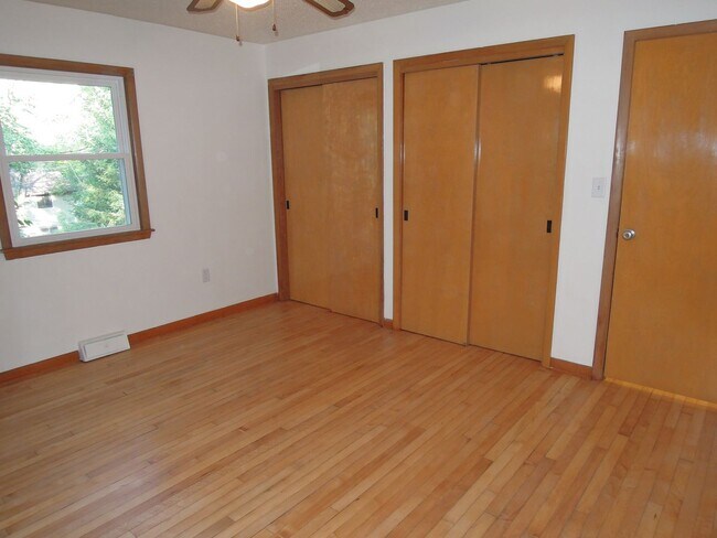 Building Photo - 807 7th Ave