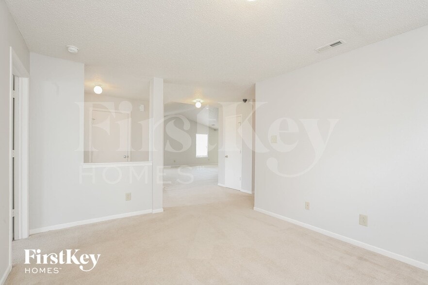 Building Photo - 12729 White Rabbit Dr