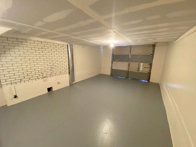 Building Photo - Like Brand New! - Single Story House in North Central Reno