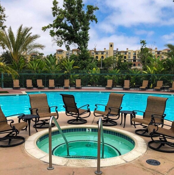 Building Photo - 2220 Camino de la Reina