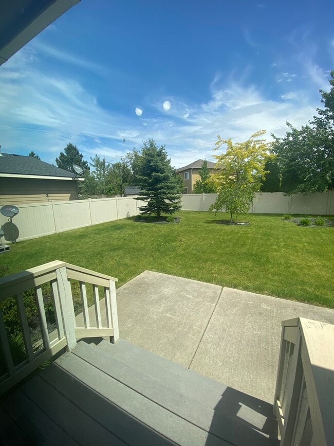 Building Photo - LARGE SINGLE FAMILY HOME ON CORNWALL (RPM#220)