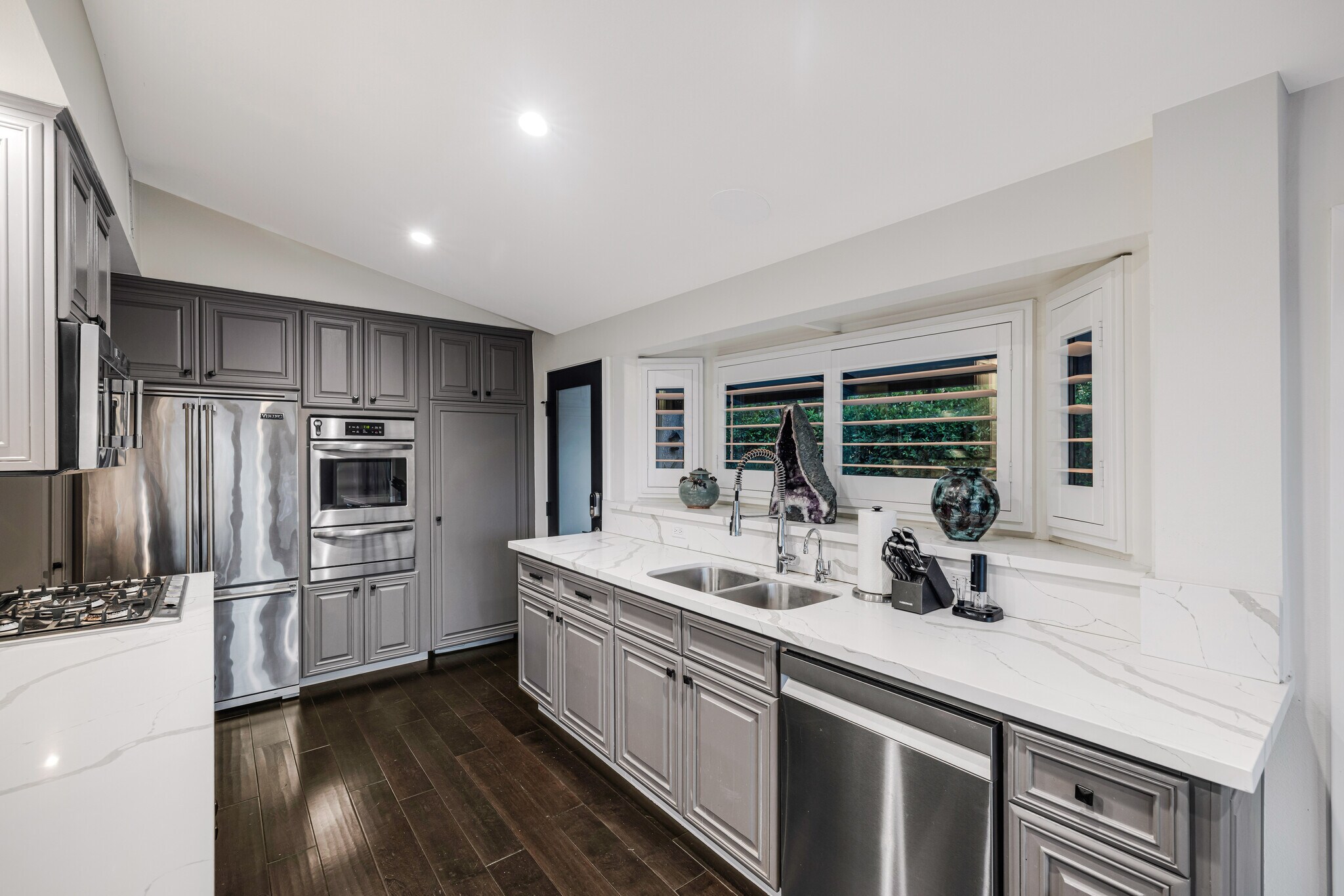 Building Photo - 16725 Oak View Dr