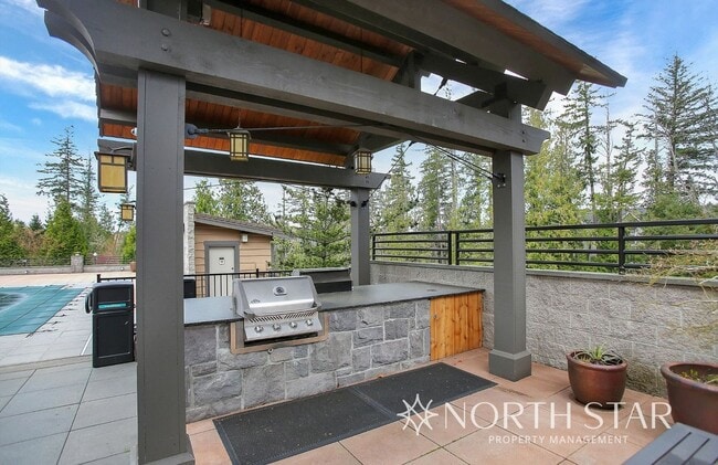 Building Photo - Stunning Renaissance at Peterkort Woods To...