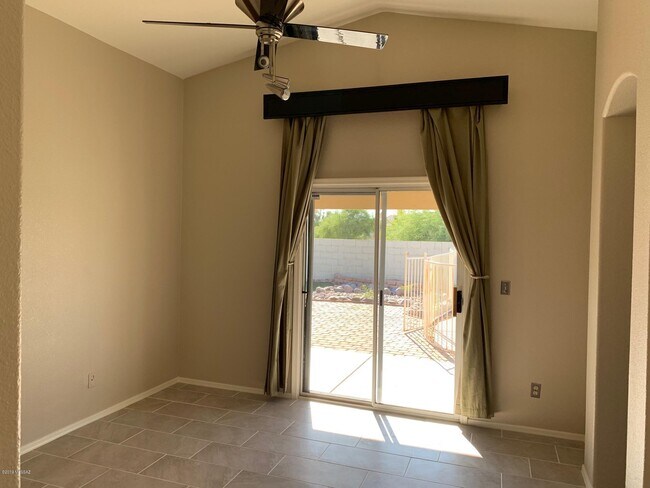 Building Photo - 8824 S Desert Rainbow Dr
