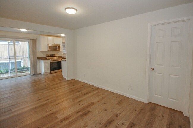 Building Photo - Ground Floor! 3BR Unit in Federal Way