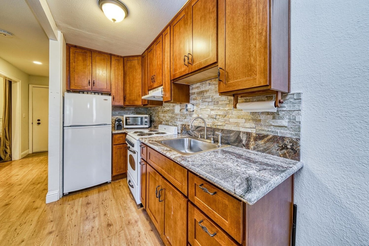 Building Photo - 1300 Regency Way