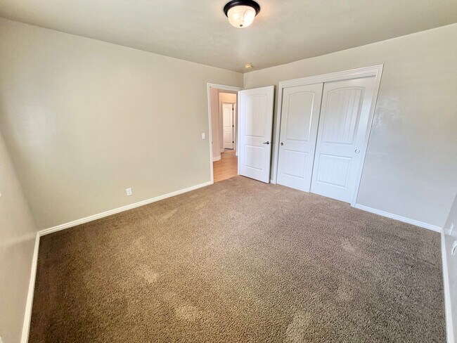 Building Photo - 151 Gold Bullion Way