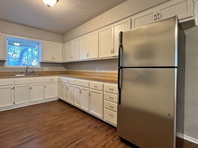 Building Photo - 405 Cypress Cir