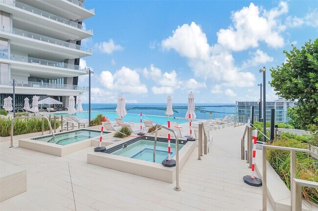 Building Photo - 300 Biscayne Blvd Way