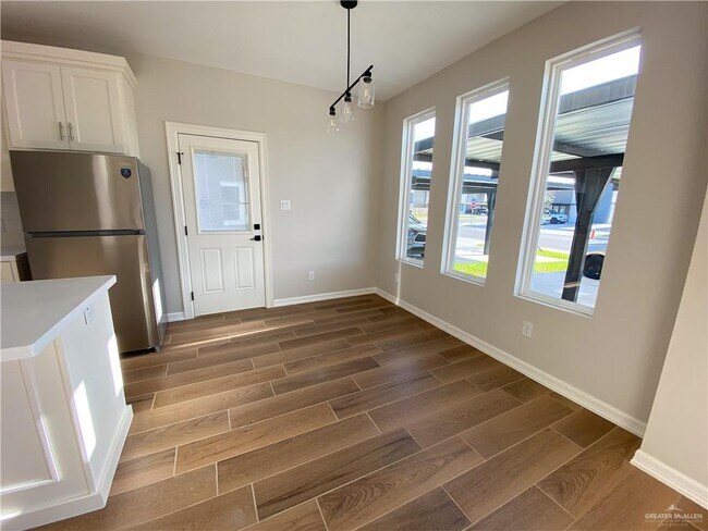 Building Photo - 3104 S Links Dr