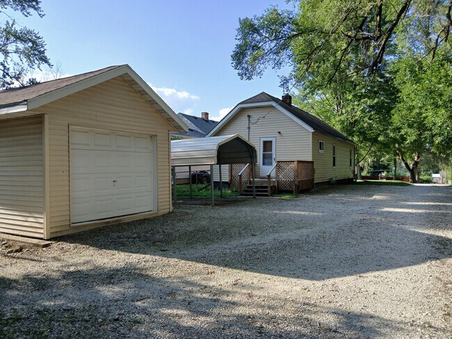 Building Photo - 444 Carola St