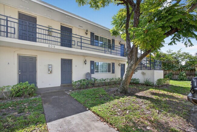 Building Photo - 809 Lighthouse Dr