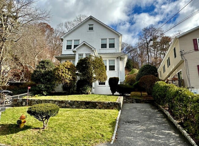 Primary Photo - 128 Nethermont Ave