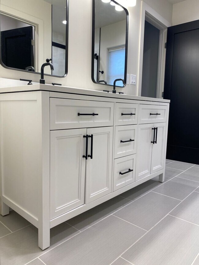 Building Photo - Driggs Stone Peak Subdivision - 3 bedroom / 2.5 bath w/ garage