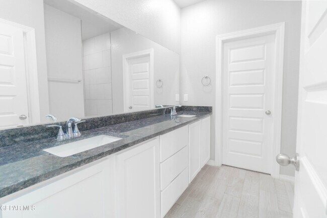 Building Photo - 13821 Madero Dr