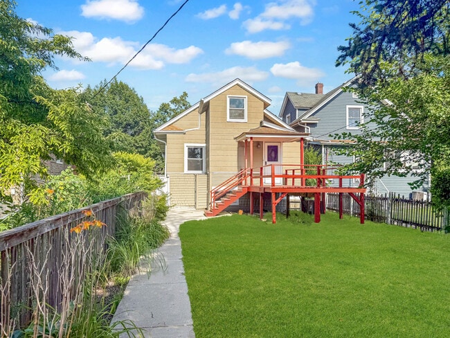 Building Photo - 525 N Taylor Ave