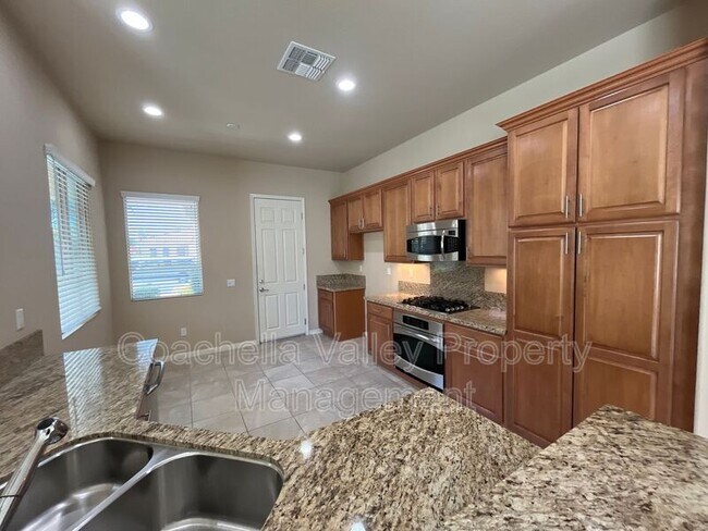 Building Photo - 81682 Avenida Alturas
