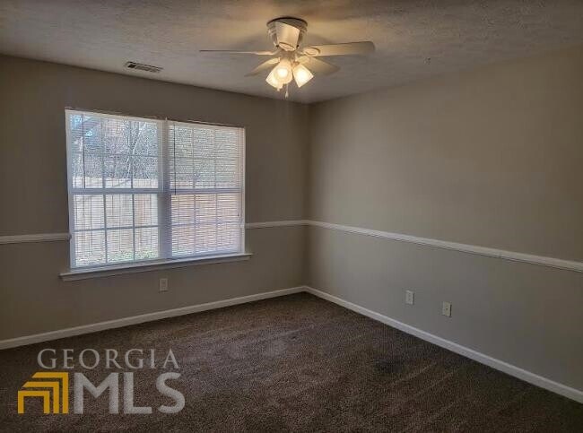 Building Photo - 15 Forest Ln