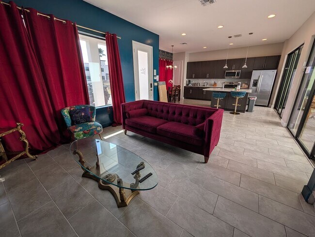 Building Photo - Beautiful Executive 4 Bed 3 Bath Home in Davenport!