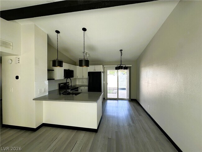 Building Photo - 328 N Linn Ln