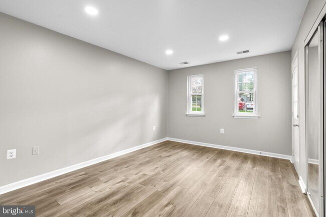 Building Photo - 18302 Streamside Dr