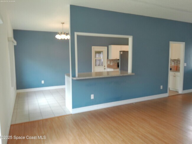 Building Photo - 855 Delano Rd