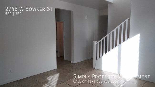 Building Photo - Very large and spacious 5 Bedroom 3 Full B...