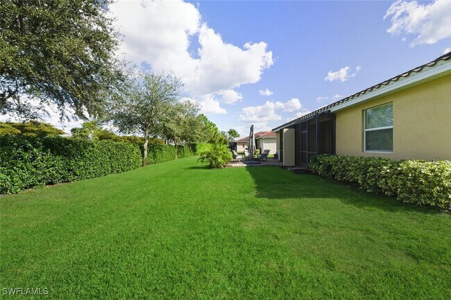 Building Photo - 2080 Wellington St