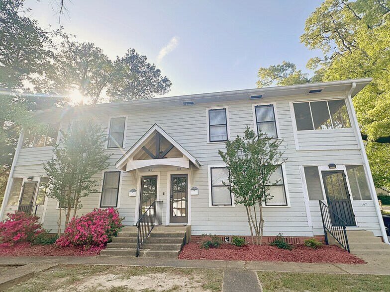 Building Photo - 105 Russell Ct