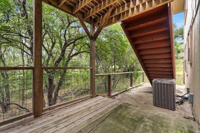Building Photo - 908 N LBJ Dr