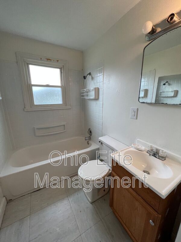 Building Photo - 1310 E 25th Ave