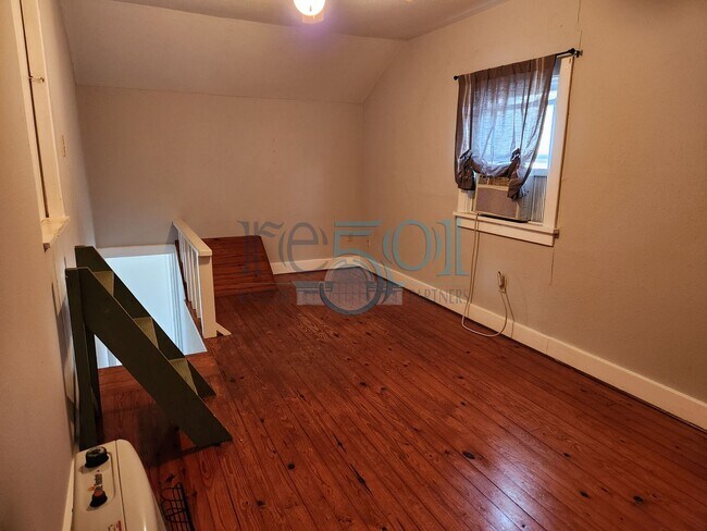 Building Photo - *Coming Soon* Great Hillcrest Find!  2Bedrooms & 1 Bathroom Pefect for UAMS Student(s)