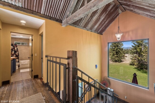 Building Photo - Charming 4 bedroom Home in Whitefish on 3 ...