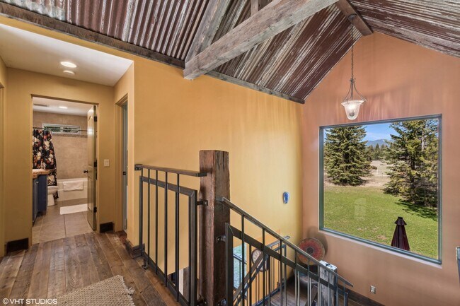 Building Photo - Charming 4 bedroom Home in Whitefish on 3 Acres