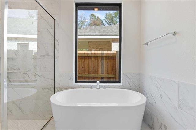 Building Photo - 7315 Lake Arrowhead Ln