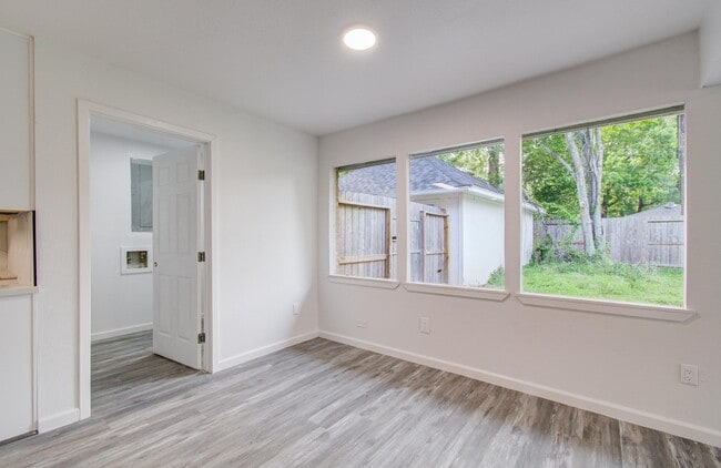 Building Photo - 534 Robert E Lee Dr