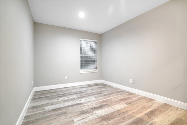 Building Photo - 1314 E Red Cedar Cir